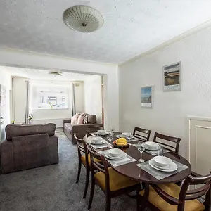 Cosy Holiday home Swansea